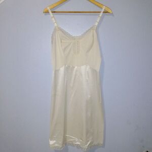 Shadowline Full Nylon Slip - Size 36 - Vintage - Dress - Semi Structured Bodice